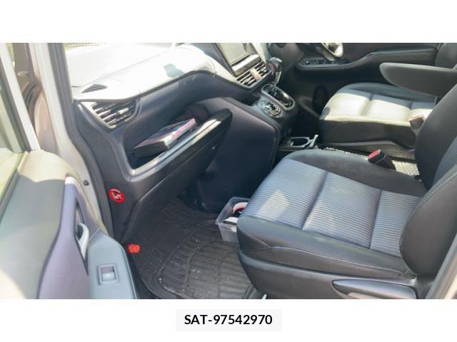 Toyota VOXY 2014-02 8372357-7