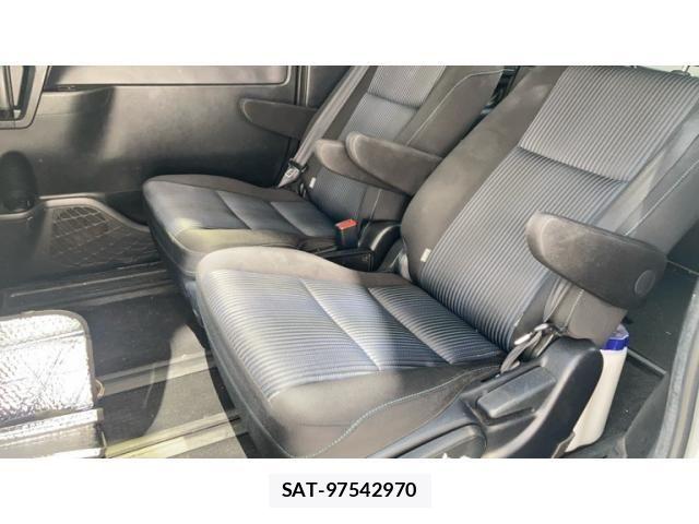 Toyota VOXY 2014-02 8372357-8
