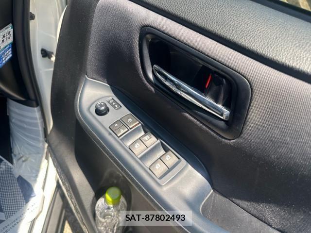 Toyota VOXY 2016-01 8372355-15