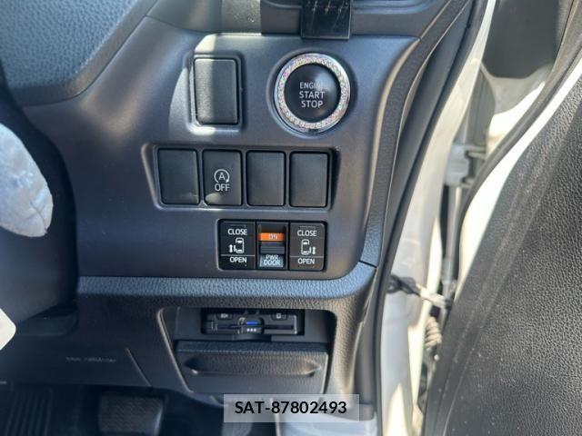 Toyota VOXY 2016-01 8372355-16