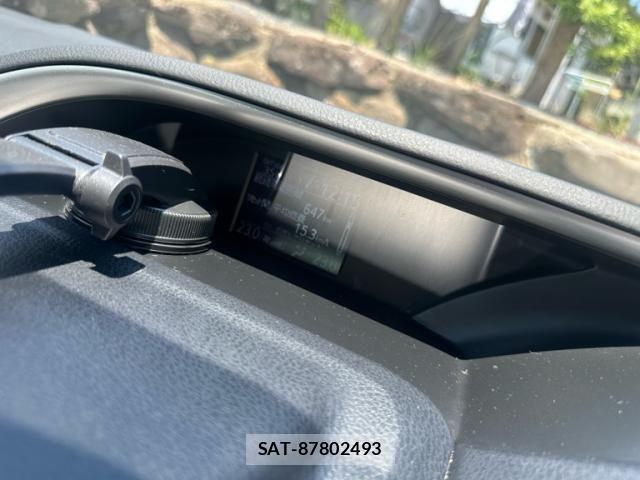 Toyota VOXY 2016-01 8372355-21