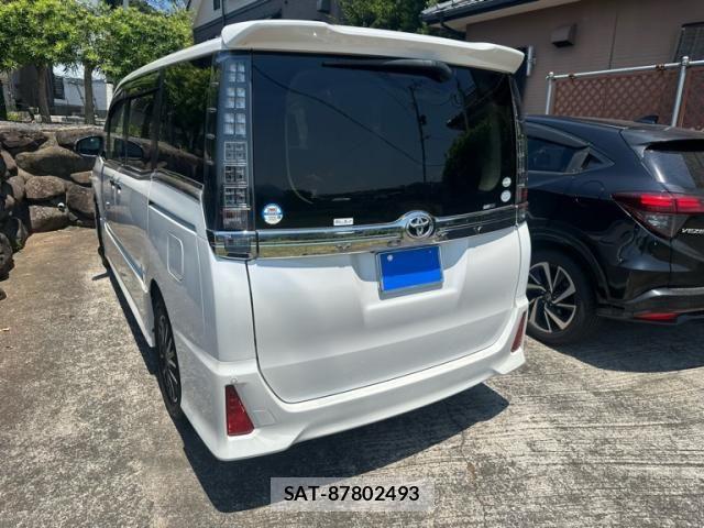 Toyota VOXY 2016-01 8372355-2