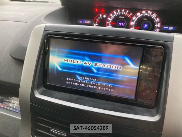 Toyota VOXY 2009-11 8372364-11
