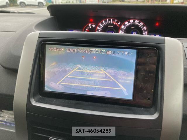 Toyota VOXY 2009-11 8372364-13