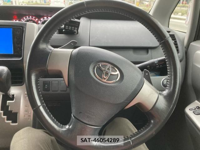 Toyota VOXY 2009-11 8372364-14