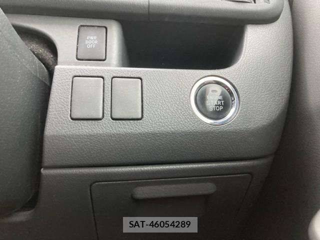 Toyota VOXY 2009-11 8372364-15