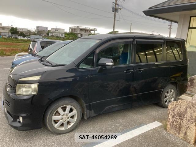 Toyota VOXY 2009-11 8372364-1