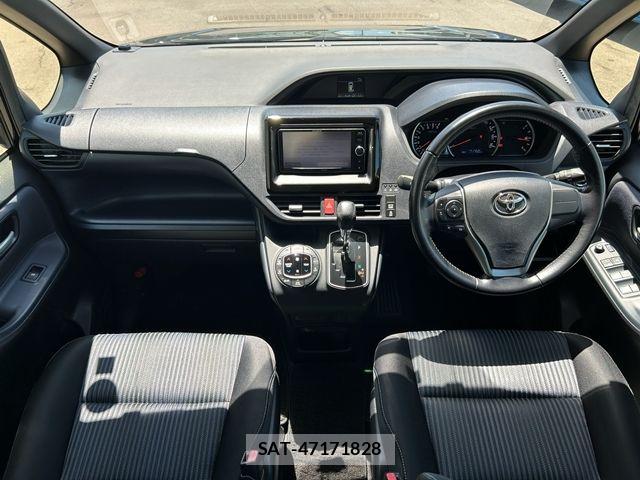 Toyota VOXY 2014-04 8372354-13