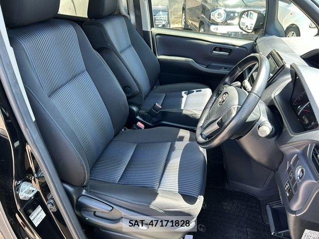 Toyota VOXY 2014-04 8372354-15