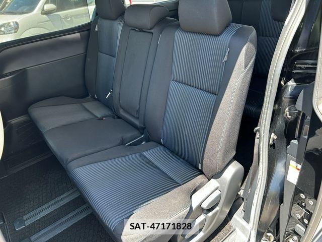 Toyota VOXY 2014-04 8372354-17