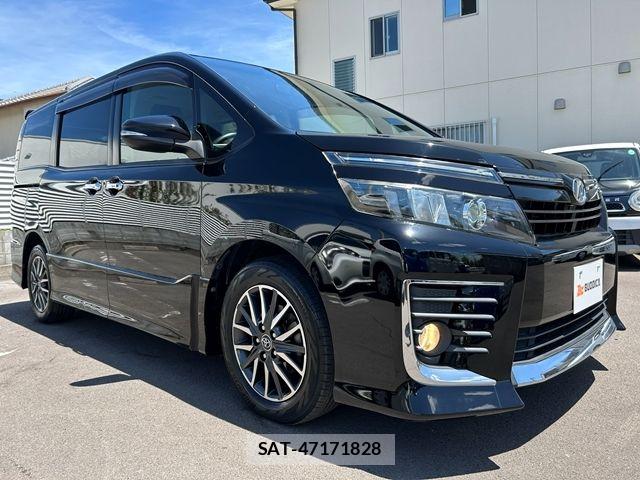 Toyota VOXY 2014-04 8372354-1