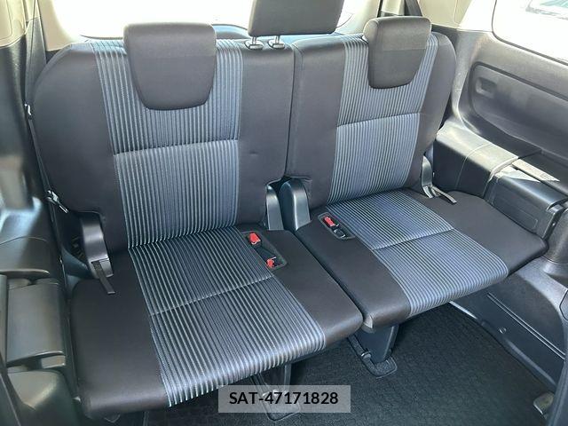 Toyota VOXY 2014-04 8372354-19