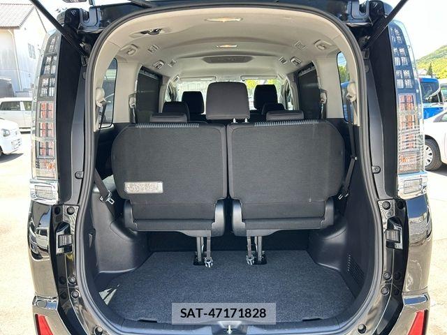 Toyota VOXY 2014-04 8372354-20