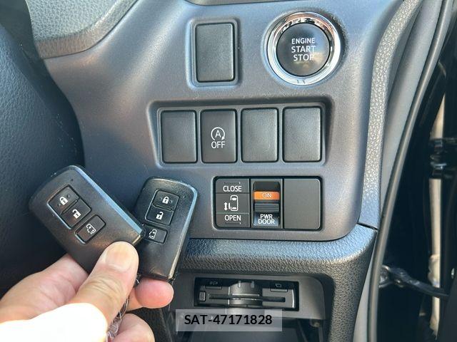Toyota VOXY 2014-04 8372354-24