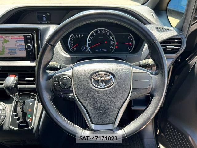 Toyota VOXY 2014-04 8372354-25