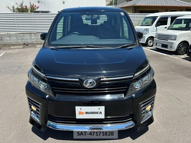 Toyota VOXY 2014-04 8372354-2