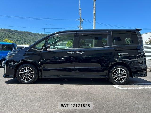 Toyota VOXY 2014-04 8372354-4