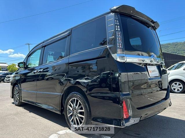 Toyota VOXY 2014-04 8372354-8