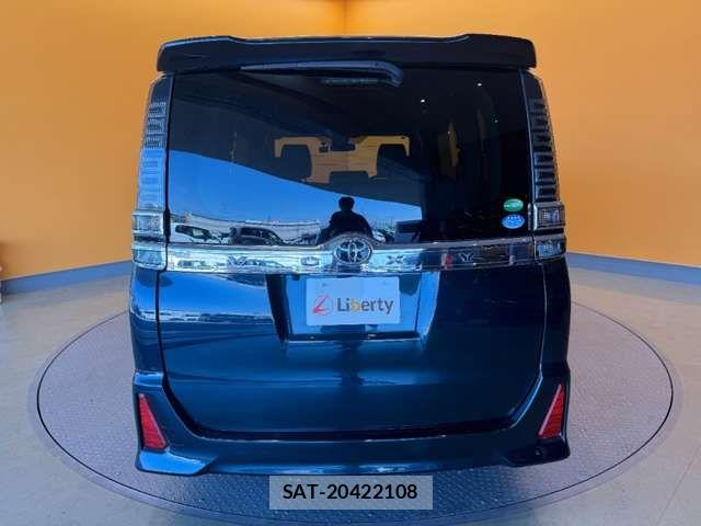 Toyota VOXY 2018-09 8372351-9