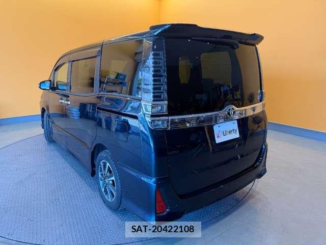 Toyota VOXY 2018-09 8372351-10