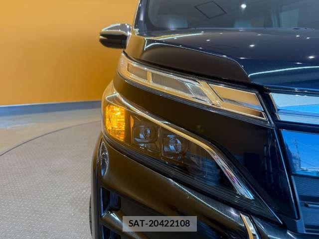 Toyota VOXY 2018-09 8372351-19