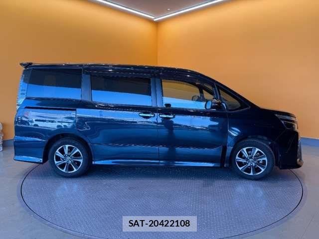 Toyota VOXY 2018-09 8372351-7