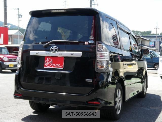 Toyota VOXY 2010-02 8372360-9