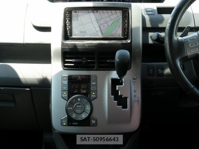 Toyota VOXY 2010-02 8372360-13