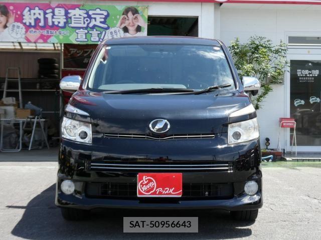 Toyota VOXY 2010-02 8372360-1