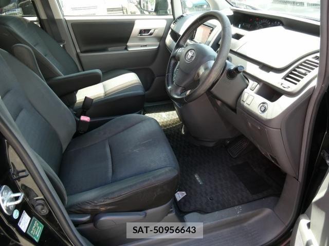 Toyota VOXY 2010-02 8372360-22