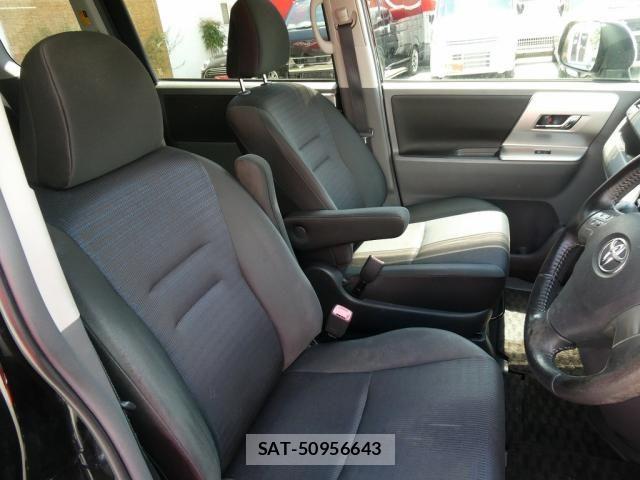 Toyota VOXY 2010-02 8372360-23