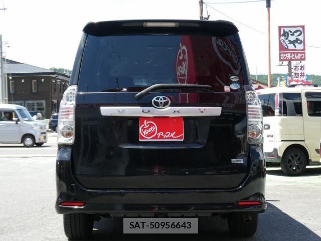 Toyota VOXY 2010-02 8372360-2