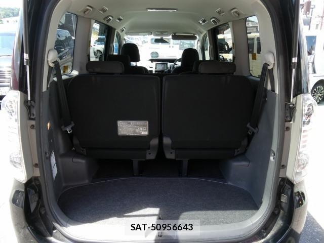 Toyota VOXY 2010-02 8372360-29