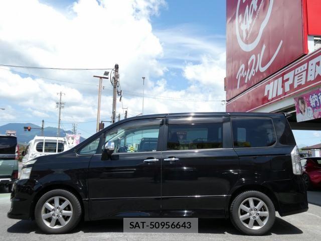 Toyota VOXY 2010-02 8372360-6