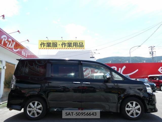 Toyota VOXY 2010-02 8372360-7