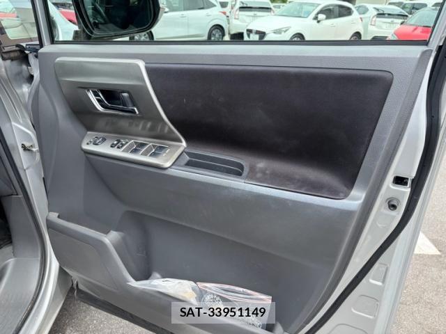 Toyota VOXY 2009-10 8372363-10