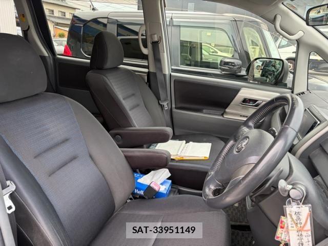 Toyota VOXY 2009-10 8372363-12