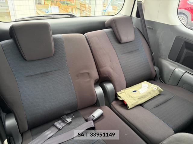 Toyota VOXY 2009-10 8372363-14