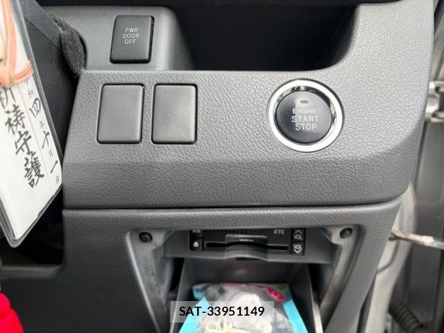 Toyota VOXY 2009-10 8372363-15