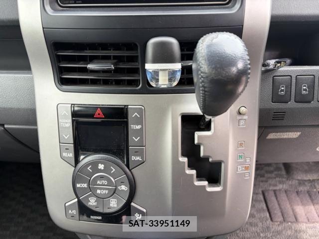Toyota VOXY 2009-10 8372363-18
