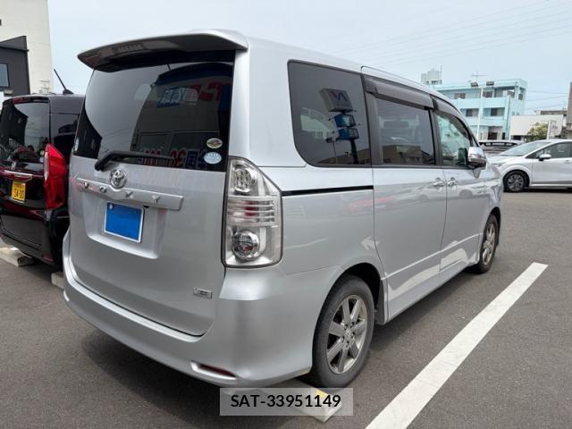 Toyota VOXY 2009-10 8372363-2