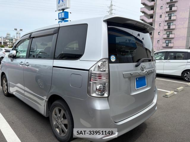 Toyota VOXY 2009-10 8372363-3
