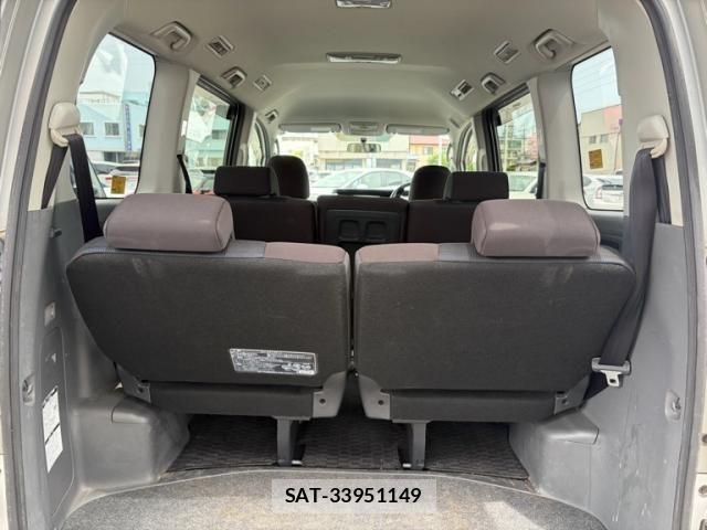 Toyota VOXY 2009-10 8372363-5