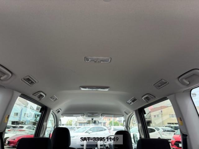 Toyota VOXY 2009-10 8372363-6
