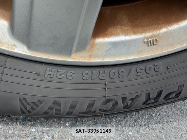 Toyota VOXY 2009-10 8372363-8