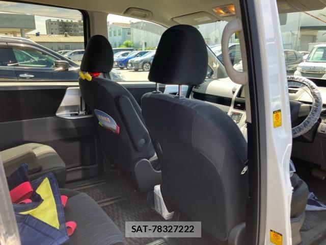 Toyota VOXY 2011-03 8372358-10