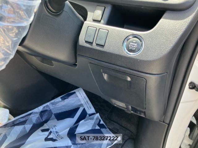 Toyota VOXY 2011-03 8372358-12