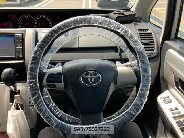 Toyota VOXY 2011-03 8372358-13