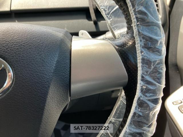 Toyota VOXY 2011-03 8372358-15
