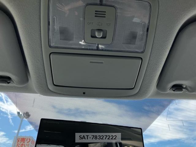 Toyota VOXY 2011-03 8372358-21